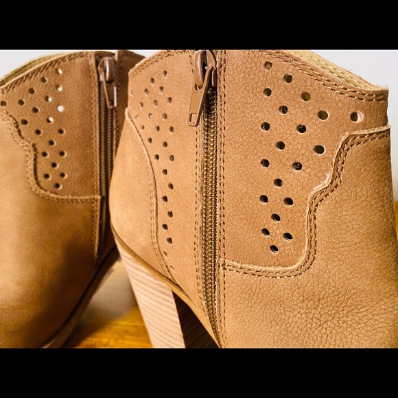 Cowboy style ankle boots - Picture 2 of 2